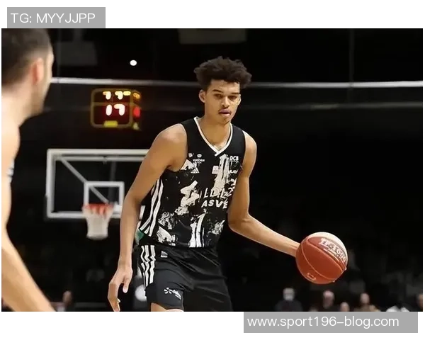 文班亚马全场数据耀眼却失误频繁13投7中斩获27分11篮板4助攻3抢断1盖帽