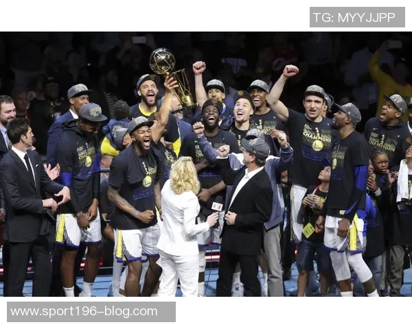 东部冠军争夺战骑士领跑27尼克斯紧随其后活塞仅13落后